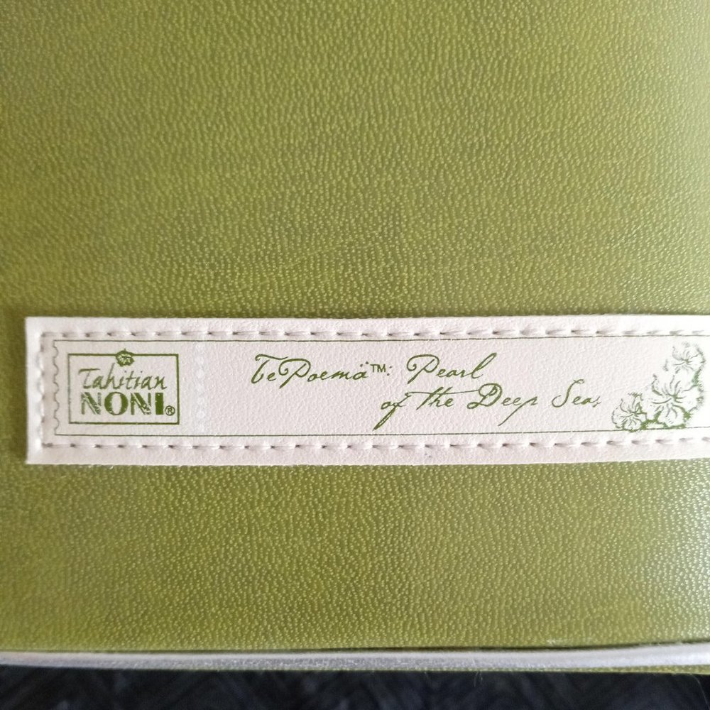 Tahitian Noni Olive Green Travel Bag - Picture 3 of 16